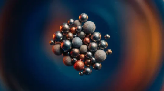 Visualisation microscopique de nanoparticules dispersées dans un fluide caloporteur démontrant l'amélioration du transfert thermique