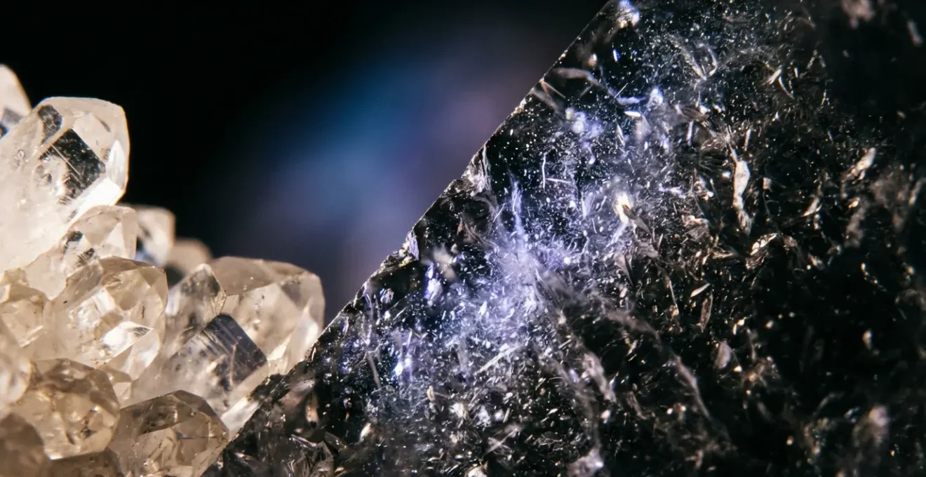 Vue comparative montrant la transformation des propriétés physico-chimiques des matériaux à l'échelle nanométrique